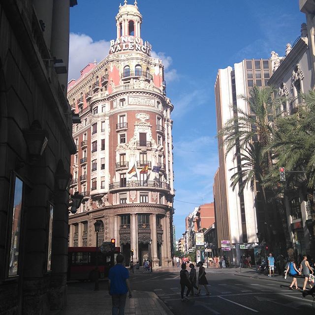 Valencia de dia
Valencia Day
#valenciaenamora#momentos#lovevalencia#igersvalencia#instamoment#instavalencia#fachadasconencanto#liveauthentic#valenciacity#valenciahistorica#live#life