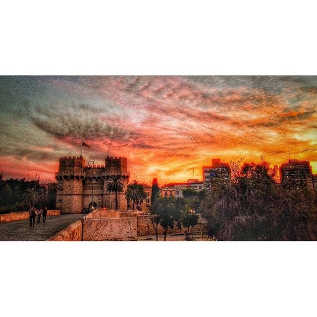 Es mi ciudad... Donde los sueños que no quise cumplir se cumplieron y los que desee cumplir no se hicieron realidad

#valencia #lovevalencia #thebestphoto #instapic #like #valenciagram