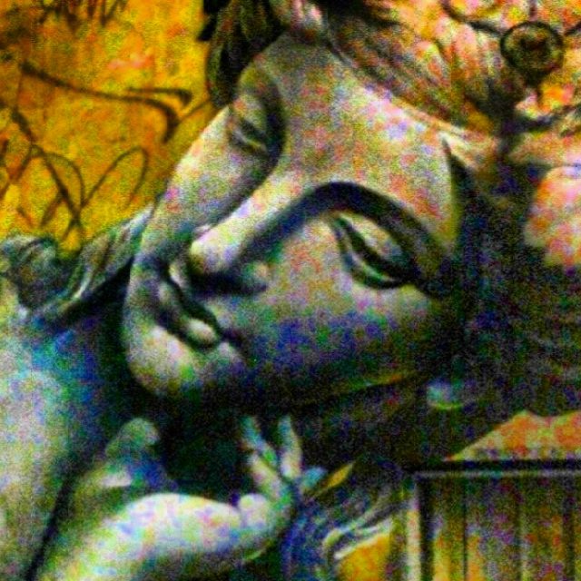 GRAFFITI EN VALENCIA.  #paseossoldevilavalencia#estaes_arte #match_valencia #match_colour #total_cvalenciana #total_city #estaes_valencia #world_besthdr #bnw_splash#lovevalencia#loryandalpha #vsco#valencia_enamora#lucky_hdr #insta_world_life_ #graffiti_of_our_world #graffiti