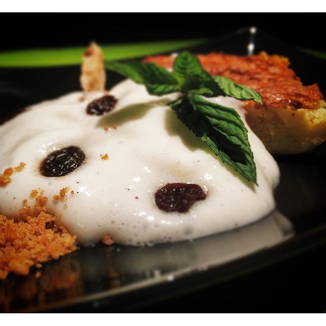 Postre del Cheff (Bizcocho de Chocolate Blanco, espuma de arroz con leche, Crumble de canela y pasas maceradas en PX) @unapeinetaenmimaleta 
#beersandburros 
Mas info www.beersandburros.com
#burriteria 
#burrerria
#valencia 
#valenciagram 
#valenciadenoche 
#restaurantesenvalencia
#plazaxuquer 
#igersvalencia 
#igersComunitat
#Valencia
#instafood
#foodgasm 
#foodie
#yum
#foodporn
#lovevalencia
#tastevalencia
#envalencia
#estaes_valencia
#valenciagrafias
#conunidadvalenciana
#loves_valencia
#valenciacity
#valenciaenamora
#tastevalencia
#restaurantesenvalencia
#hellovalencia
#ViernesGastronomicos
#vgastronomicos
#yelpvalencia
#loves_valencia