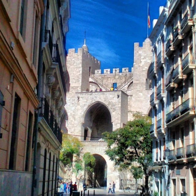TORRES DE SERRANOS - VALENCIA  #paseossoldevilavalencia#vsco #estaes_valencia #total_monuments #total_cvalenciana #match_valencia #lucky_hdr #lovevalencia #loryandalpha#valenciaenamora #world_splash #worldbestreet #be_one_spain#estaes_valencia #vivo_street#world_besthdr #world_great