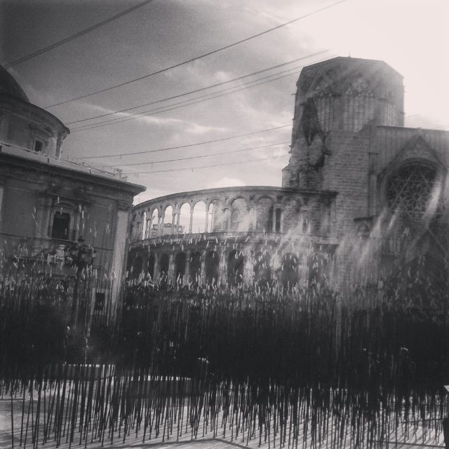 PLAZA DE LA VIRGEN VALENCIA.  #paseossoldevilavalencia #match_valencia #total_cvalenciana #lovevalencia #igers_valencia #loryandalpha #vsco#valencia_enamora #blackandwhite #bnw #monochrome #TagsForLikes.com #instablackandwhite #monoart #insta_bw #bnw_society #bw_lover #bw_photooftheday #photooftheday #bw #match_bw #bw_society #bw_crew #bwwednesday #insta_pick_bw #bwstyles_gf #irox_bw #igersbnw #bwstyleoftheday  #world_great