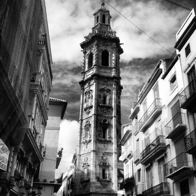 TORRE DE SANTA CATALINA -VALENCIA  #paseossoldevilavalencia #vsco#match_valencia #total_city #total_cvalenciana #total_monuments #igersvalencia #bnw_splash #be_one_spain #bynvalencia #world_splash #worldbest_hdr #lucky_hdr #lovevalencia #loryandalpha #estaes_arte #estaes_valencia#ok_bnw #igers_alicante #igers_bnw