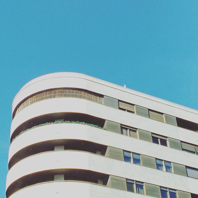 #fachada #callecolon #architecturelovers  #architecture #arquitectura #minimal #bluesky #lovephotography #lovevalencia #building #photominimal