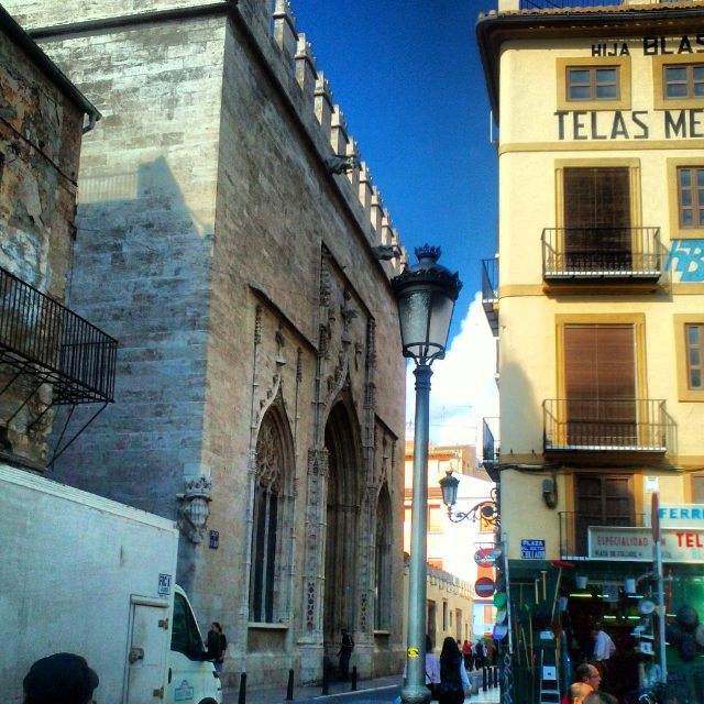 LONJA DE LA SEDA DE VALENCIA.  #paseossoldevilavalencia #match_valencia #total_cvalenciana #loryandalpha #lovevalencia #world_besthdr#bnw_splash #estaes_valencia #estaes_de_todo #vsco#pasionporlasfarolas#vivo_street#lucky_hdr