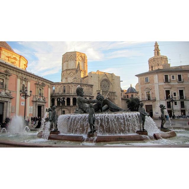 #Valencia #visitvalencia #lovevalencia #fontein #fountain #sculpture #beeld #monument #Spain #visitspain #architecture #architectuur #citytripme #citytoursguide #loves_valencia