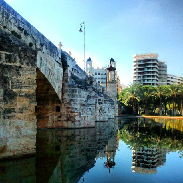 PUENTE DEL MAR -VALENCIA  #paseossoldevilavalencia #match_valencia #total_city #total_cvalenciana #loryandalpha #lovevalencia #lucki_hdr #estaes_valencia #worldbest_nature #world_splash #valenciaenamora #bnw_splhas #estaes_valencia #vivo_street