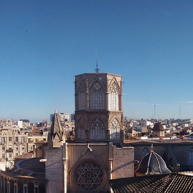 V A L E N C I A ? /// Happy weekend!!! #detrasdelacelosia #intramurs #igersvalencia  #alhambra #beer #blue #azul #lovevalencia #catedral #photooftheday  #instagood 
#Architecture #arquitectura #archilovers#design #happy #friends #igersspain #valenciagrafias ##loveit #instagood #nofilter #sky #cielo#Saturday #weekend #EnjoyYourWeekend
