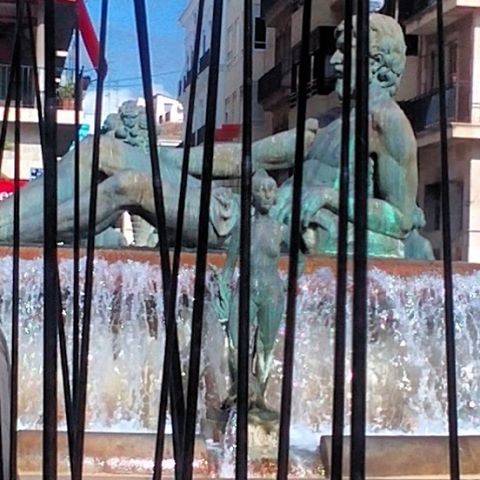 Intramurs Valencia _Fuente Plaza de la Virgen.  #paseossoldevilavalencia #match_valencia #total_cvalenciana #total_city #total_monumens #lovevalencia #lucky_hdr #loryandalpha #estaes_valencia #vsco#wtdvalencia #world_besthdr #igers_valencia #bnw_splash#vivo_street #vivohdr