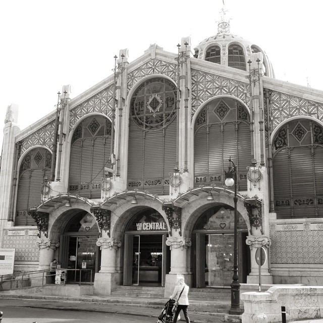 Buenas tardesGood eveningBoa tarde#Goodafternoon #Buenastardes #Boatarde #Goodevening #Instafoto #Instaphoto #IgersValencia #bnw #Pretoebranco #bnwfoto #bn #bnfoto #bnphoto #Blancoynegro #Monochrome #blackandwhite #vsco #vscomoment #vscogrid #vscocam #instavsco #Blancoynegro #Valencia #VisitValencia #LoveValencia #Travel #Viajar #Travelgram #Lategram #Instatravel