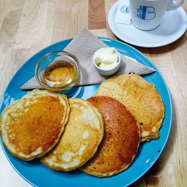 El mister dijo "RestDay" pues que así sea, pero bien hecho con energía ??? ???? #powerbreakfast #luegosequema #pankakes #cargandoenergiasparalasemanita #lovevalencia #lamasbonita #breakfastalone