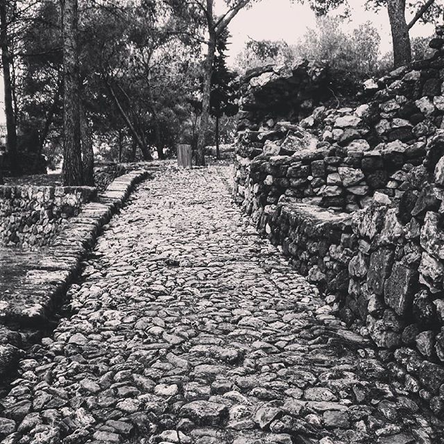 Subida al Castillo de Denia...si esas piedras hablaran... #benditasoledad #denia #total_cvalenciana #match_valencia #love_natura #lovevalencia #love_valencia #love_vintage #bnw_eye