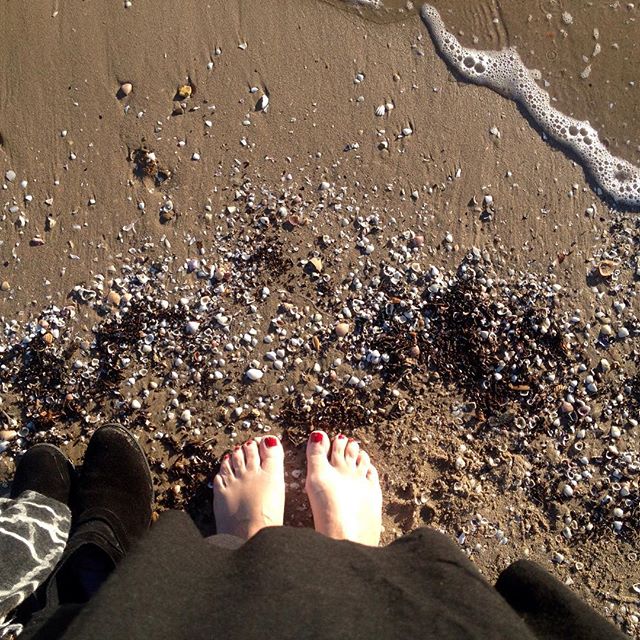 Hoy necesitaba energía extra, así que me he venido a la playa a primera hora a recargarme para toda la semana. Nice way to start the week full of energy ???? ??#lovevalencia #beach #malvarrosa #valencia #energy #happy #monday