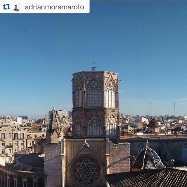 #Repost @adrianmoramaroto with @repostapp
???
V A L E N C I A ? /// Happy weekend!!! #detrasdelacelosia #intramurs #igersvalencia #alhambra #beer #blue #azul #lovevalencia #catedral #photooftheday #instagood
#Architecture #arquitectura #archilovers#design #happy #friends #igersspain #valenciagrafias ##loveit #instagood #nofilter #sky #cielo#Saturday #weekend #EnjoyYourWeekend