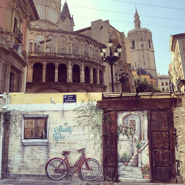 Y seguimos de #turistas en la #ciudad descubriendo rincones ?? #valencia #valenciaenamora #megusta #lovevalencia #discovervalencia #igersvalencia #pictureoftheday
