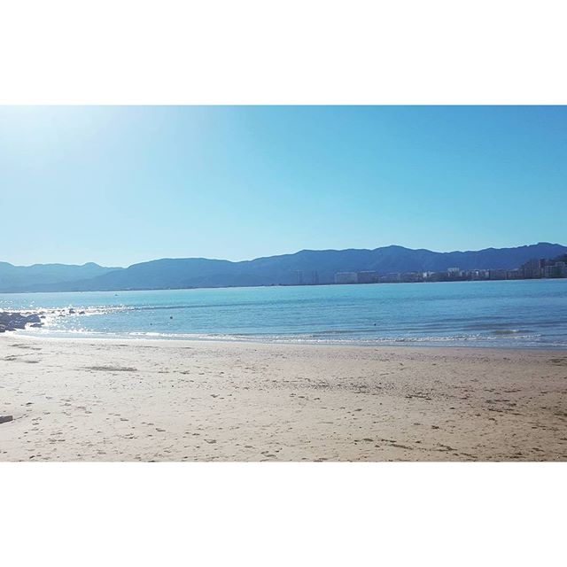 Y esto es lo que tiene la terreta... 20 grados y solazo para disfrutar de la playa casi en diciembre !! #lovevalencia #cullera