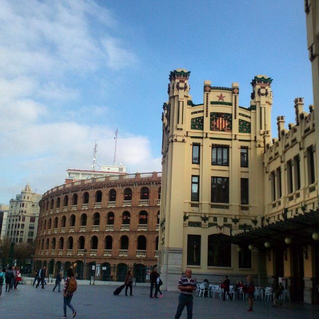 ESTACION DEL NORTE Y PLAZA DE TOROS - VALENCIA  #paseossoldevilavalencia #vsco# match_valencia #total_city #total_monumens #total_cvalenciana #igers_valencia #igers_alicante #lucky_hdr #lovevalencia #loryandalpha #worldbest_hdr #bnw_splash #vivo_street #valenciaenamora#world_splash #mencionessoldevila#enfocae#worldbest_street