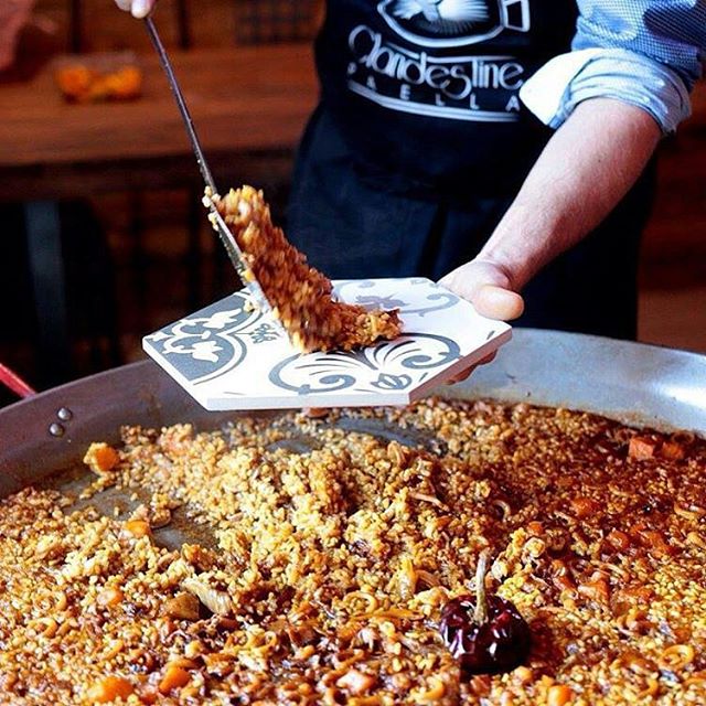 Te atreves??
@clandestine_paella te ofrece una experiencia diferente.. #ceramica cortesía de @azulejos_monzo 
No te lo puedes perder!!