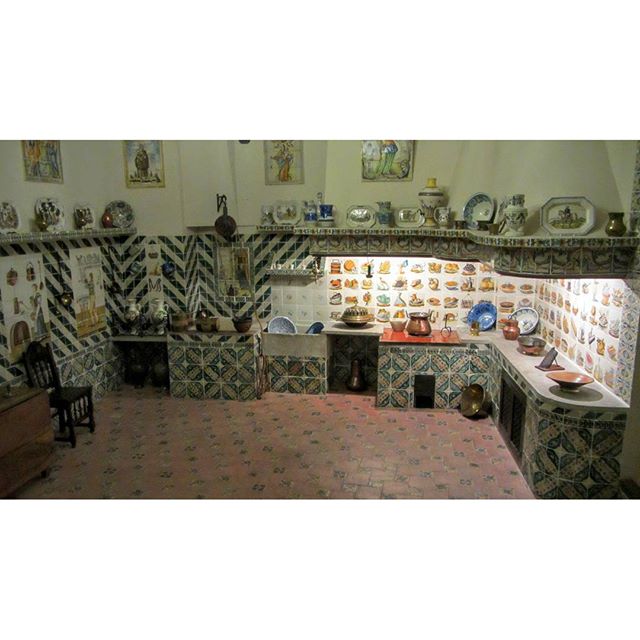 #Valencia #visitvalencia #lovevalencia #kitchen #cuisine #keuken #aardewerk #loves_valencia #keramiek #ceramic #citytoursguide #citytripme #Spain #visitspain #loves_details #detalhes #art #kunst #tiles #faïence #tegels