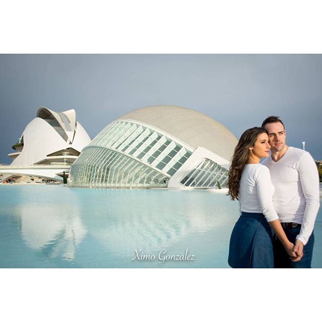 Las mejores personas que pueden aparecer en tu vida son aquellas que te hacen ver el sol cuando antes veías nubes negras.

Fotography by @ximo13 
#lovers #couple #loves_valencia #igers #igersspain #igerscomunitat #lovevalencia #nikonistas #nikon_spain #nikon #nikontop #nikon_photography_ #nikon_official #valencia #spain #ciudaddelasartesylasciencias #photographylovers #photooftheday #great_buildings_pictures #nikon_Spain #city_environment #valenciagram #visitvalencia #enjoy_valencia