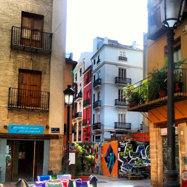 CASCO ANTIGUO DE VALENCIA  #paseossoldevilavalencia#estaes_valencia #match_valencia#total_cvalenciana #igers_valencia #lucky_hdr #lovevalencia #loryandalpha #vsco#world_besthdr #world_splash #worldbest_street #be_one_spain  #bnw_splash #vivo_street