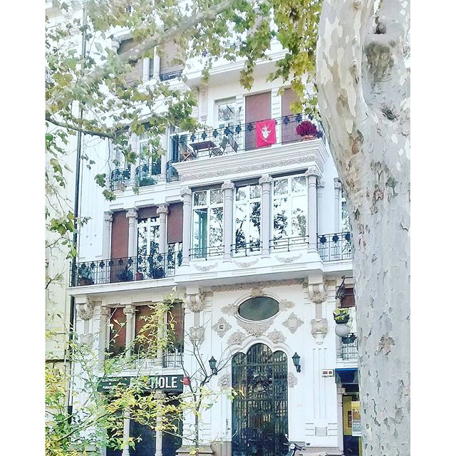 Buenos días Valencia!!!
#match_valencia #estaes_valencia #estaes_arte #igersvalencia #lovevalencia #architecture #building #TagsForLikes.com #architexture #city #buildings #skyscraper #urban #design #minimal #cities #town #street #art #arts #architecturelovers #abstract #lines #instagood #beautiful #archilovers #architectureporn #lookingup #style