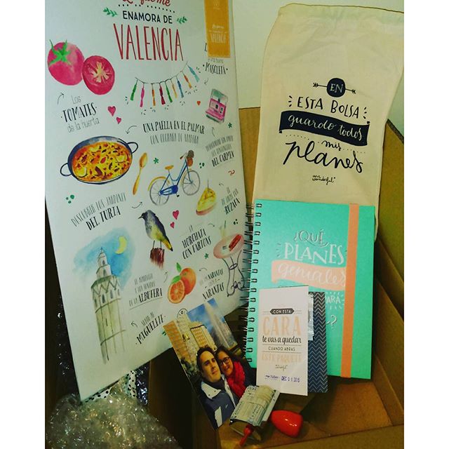 Mi pedido a #mrwonderfulshop llegó Súper rápido, con todo lo que pedí y muy buenas vibraciones para preparar el nuevo año en la #agendamrwonderful2016 ? me encantaaa ??? #loquemeenamoradevalencia  #lovevalencia #agenda2016 #enjoytoday  en la lámina "Lo que me enamora de Valencia" falta mi chico ? él es el fundamento de todo, por eso puse la foto. ??