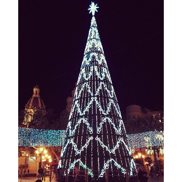 Plaza del Ayuntamiento #Valencia #traveling #travel #travelblog #lovevalencia #navidad