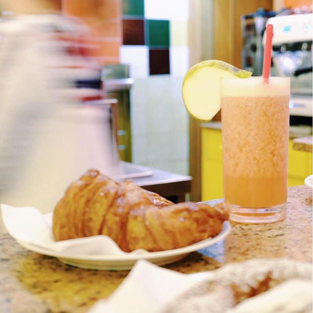 Comenzando así la semana nada puede salir mal. ¡Feliz lunes!
#MomentosBertal #Bertal #brunch #navidad #christmas #desayuno #foodie #instafood #foodlover #zumodenaranja #zumosnaturales #juice #naturaljuice #delicious #yummy #tasty #healthy #valencia #lovevalencia #valencialovers #croissant #felizlunes