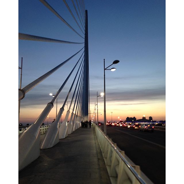 Así son los atardeceres en mi ciudad ... Sin filtros sin luces extras ... #lovetravel #lovevalencia #valencia #atardecer #caltrava #ciudaddelasciencias