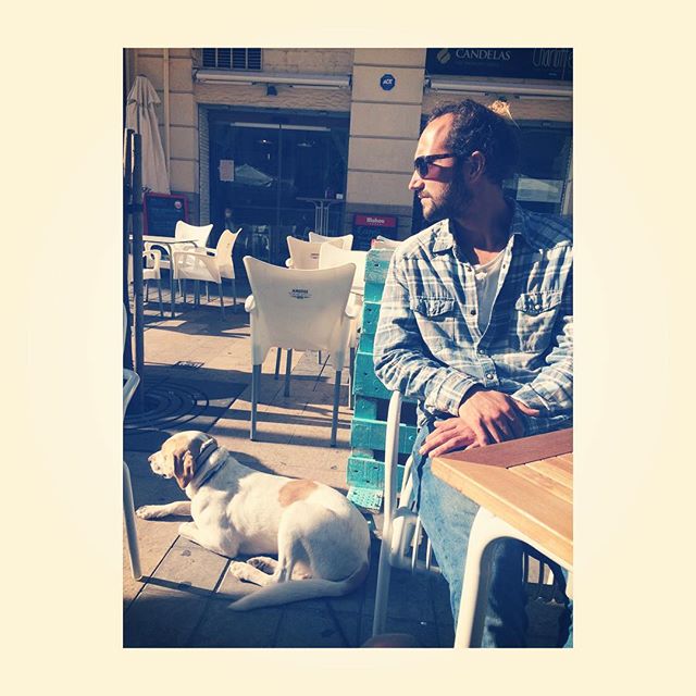 robado de mis amores??? #valencia #nosotros #love #instadog #dogstagram #lovevalencia #diciembre #lunes #loslunesalsol #yallegalanavidad #mamadelicias #picoftheday #instamoments #noi #oneofmyfavouriteplaces