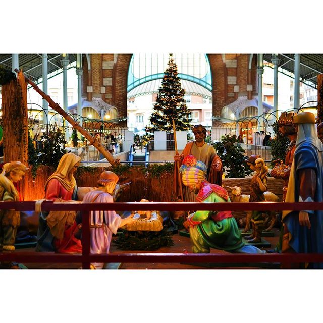 Feliz Navidad 
Merry Christmas

#navidad #christmas #valencia #love #lovevalencia #loves_valencia #loves_spain #spain #total_cvalenciana #match_valencia #christmastree #mercadodecolon #igersvalencia #nikon #nikond7100 #d7100 #35mm #night