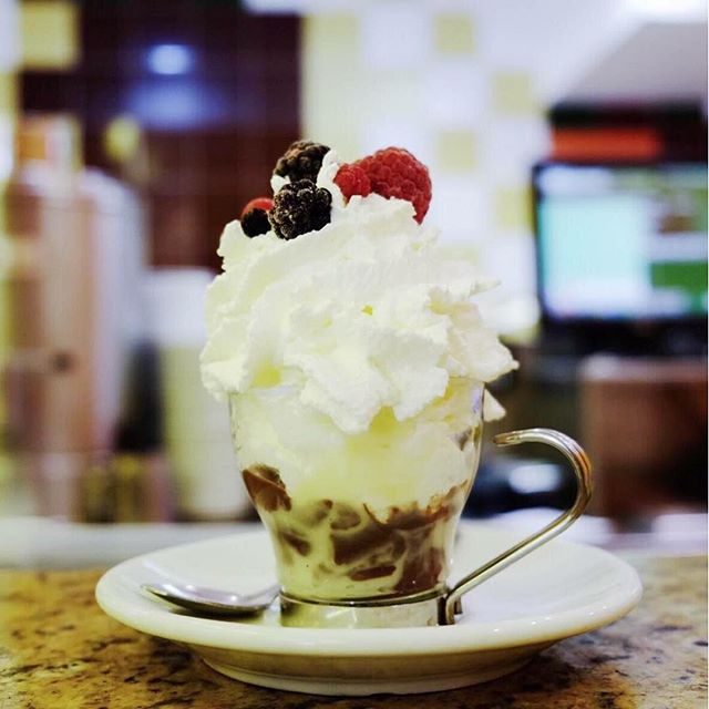 Los lunes así, son menos lunes...Date un capricho ¡Te lo has ganado! #MomentosBertal #ByeByeLunes #Valencia #foodie #foodporn #yummy #Bertal #foodlovers #coffee #coffeelover #delicious #sweet #merienda #brunch #micalet #igersvalencia #valenciagram #lovevalencia