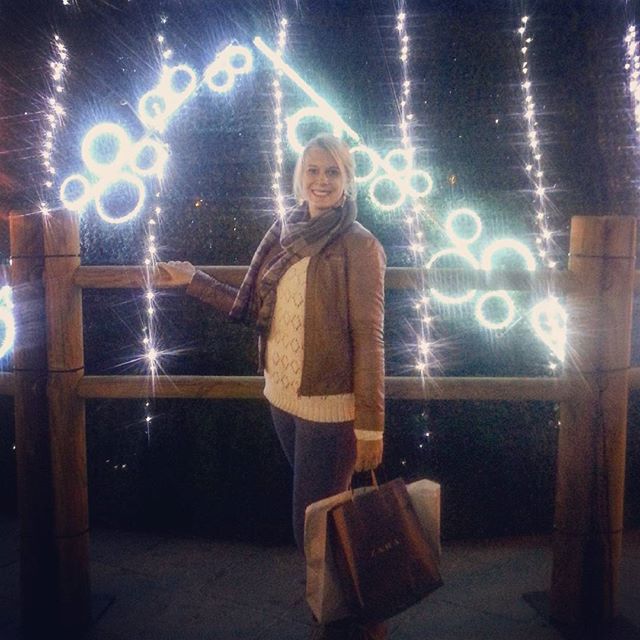 Aquí me quedo ? 
#valencia #lovevalencia #navidad #arbolnavidad #labuenavida #shopping #colon #plazadeajuntamiento #mango #zara  #pistadehielo