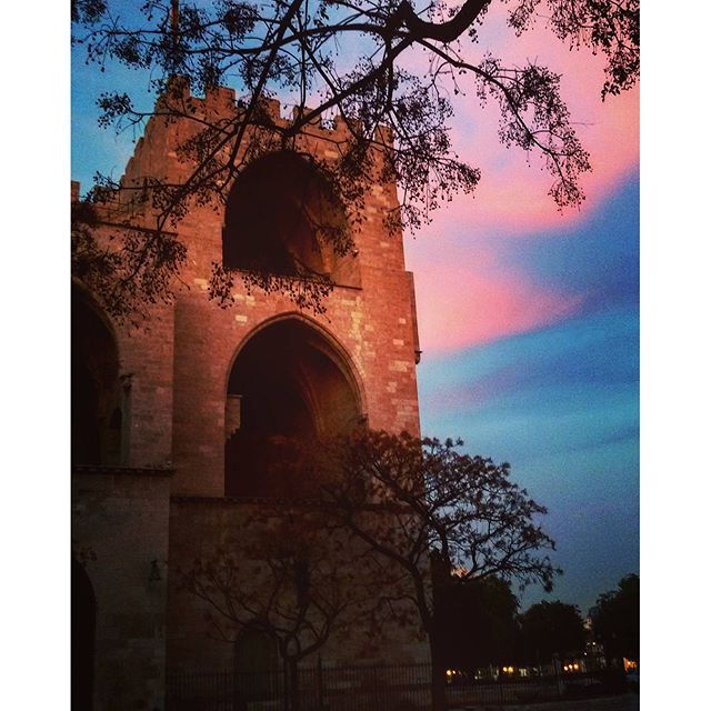 Bonito cielo el de esta tarde, a seguir disfrutando del domingo igers
#tagsforlikes#instalike#insta_world_life_#valenciatoday#valenciaviva#match_valencia#total_valencia#total_cvalenciana#loves_valencia#torresserranos#picoftheday#lovevalencia#estaes_valencia#estaes_europa#ok_spain#loves_españa#love_spain