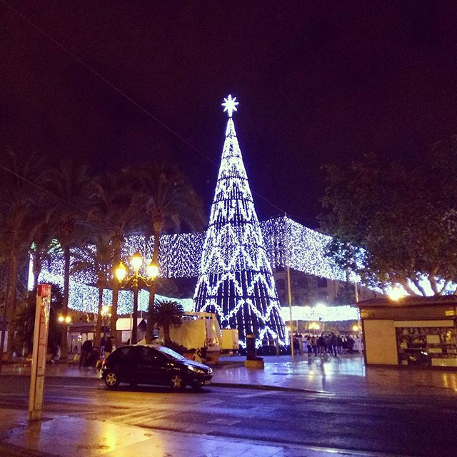 Valencia con el #filtroValencia. ??? #València #Valencia #comunidadvalenciana #comunitatvalenciana #igersvalencia #igerscomunitat #valenciamenamora #lovevalencia #loveterreta #xmasiscoming #xmas #Navidad