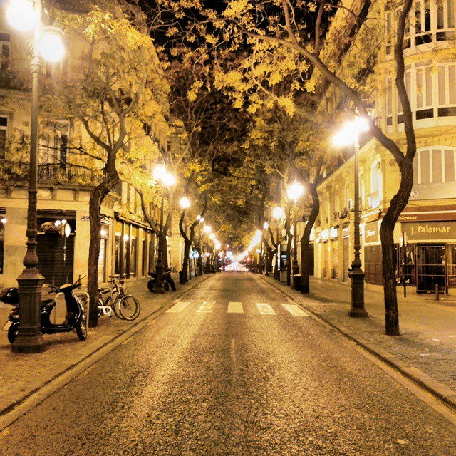 Calle San Vicente en madrugada #valencia #calle  #sanvicente #downtown #street #lights #lovevalencia #night