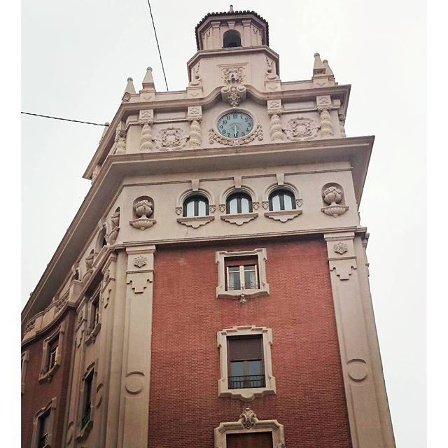 Edificio en Ruzafa #visitvalencia #valenciaespaña #valencia #total_cvalenciana #ruzafa #russafa #loves_spain #loves_valencia #lovevalencia #igersvalencia