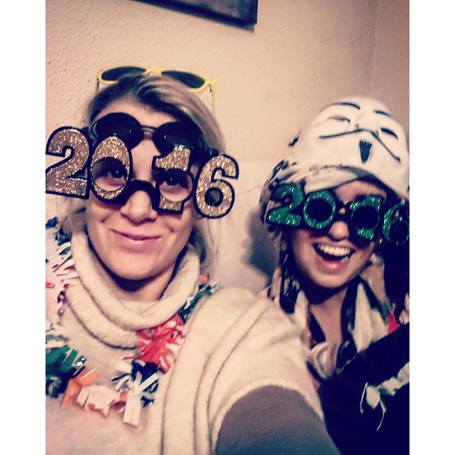 Watching Notting Hill while we've some flashbacks und celebrate pre-happy new year - aaand I wrote my last exaaam :) #valencia #crazyshit  #prehappynewyear #freaky #relax #lastexam #lastdaysinvalencia #chill #nottinghill #couch #flatemates #lovevalencia @rebeccakoe