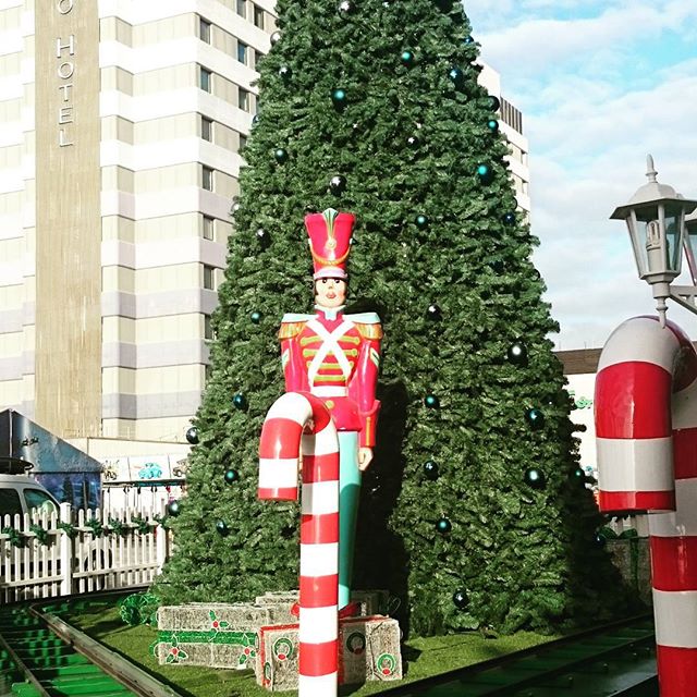 Navidad en Nuevo Centro #visitvalencia #total_cvalenciana #loves_valencia #lovevalencia #igersvalencia #valenciaespaña #valencia #navidadvalencia #navidad #christmas