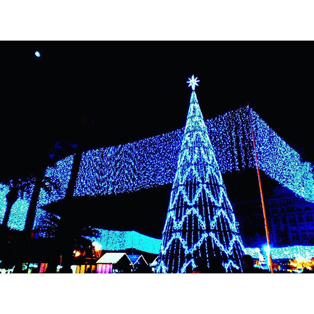 En Navidad,  hay que darse una vuelta por el centro de Valencia y disfrutar de sus luces??VALENCIA City Center at Christmas #valenciagram
#valencianuit #valencia #lovevalencia #like #bonita #instagood #photographs #photografer #photographyy #luz #lightnight #xmas #valenciabonita #navidad #estaes_valencia #estaes_espania #estaes_europa#comunidadvalenciana #photooftheday#hdr_city_#foto#country #fotogram#cool#winter  #december#nice#nicegood#loves_valencia