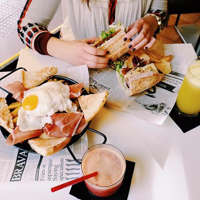 Para aquellos que cuando llegan estas horas del día se mueren de hambre, ¿sabéis que en Bertal podéis cenar? ¡Mirad que pinta tienen nuestros bocadillos!  #Valencia #MomentosBertal #Bertal #cena #dinner #foodie #instafood #foodlover #foodstagram #bocadillo #navidad #christmas #micalet #miguelete #amigos #friends #zumo #zumonatural #lovevalencia #valenciagram #igersvalencia #brunch #desayunosaludable #desayuno