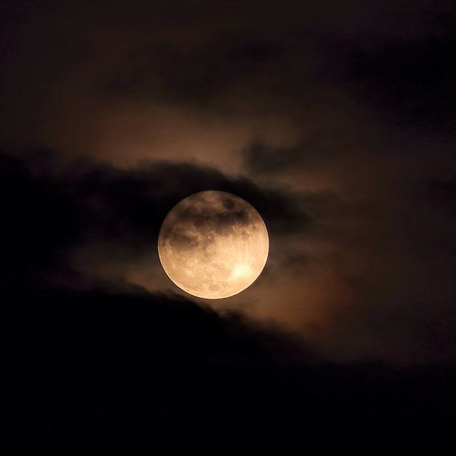 #fotodeldia #moon #nocturnal #noche #valenciagram #valenciagrafias #light #lovevalencia