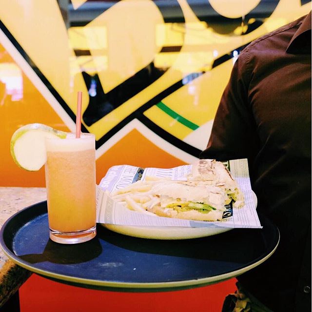 ¿Sabías que en los 32 años de historia de Bertal llevamos exprimidos casi 2.000.000 de Kg de naranjas valencianas? Y tú, ¿todavía no has probado uno de ellos? ¡Vitamina C para comenzar el 2016 con las pilas cargadas! ??
#MomentosBertal #Bertal #Valencia #zumodenaranja #zumosnaturales #healthy #orangejuice #orange #brunch #merienda #foodie #foodstagram #foodlover #instafood #valenciagram #igersvalencia #delicious #coffee #coffeelover #yummy #foodporn #lovevalencia