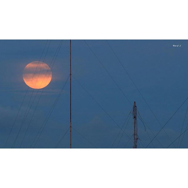 #valencia #landscape #lovevalencia #moon #sunset #atardeceres#fotonocturna
 #loves_valencia #valenciagrafias #valenciagram #match_valencia #estaes_valencia  #total_cvalenciana #fotoclub_bnw  #discovervalencia #naturaleza_comunidadvalenciana #valenciaterraimar #albufera