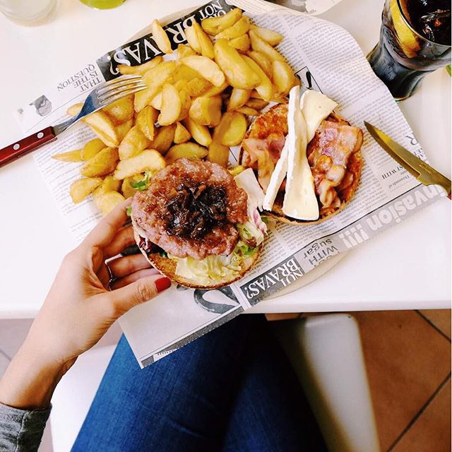 ¡Carnívoro, es tu momento! ¿Todavía no has probado nuestras nuevas hamburguesas? Se acerca la hora de cenar. Ven a Bertal y disfruta con tus amigos de una de ellas. ??? #MomentosBertal #Valencia #Bertal #cena #hamburguesa #hamburguer #foodie #foodlover #lovevalencia #delicious #tasty #yummy #instafood #igersvalencia #amigos #friends #dinner #micalet #miguelete #foodporn