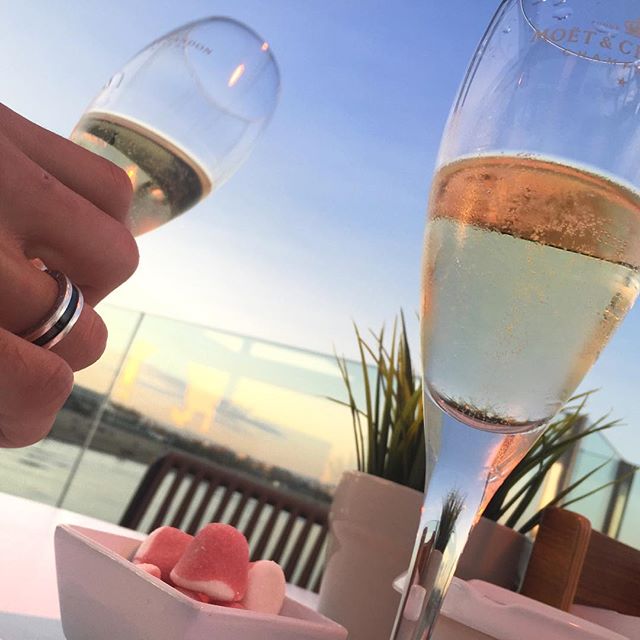 Aquellos que desean cantar... Siempre encuentran una canción.