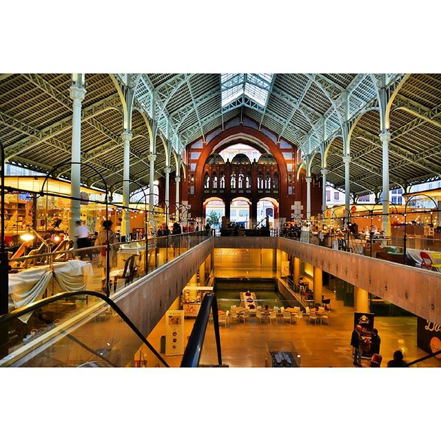 Mercado de Colón

#valencia #valenciamola #loves_spain #spain #lovevalencia #loves_valencia #match_valencia #invierno #love #be_one_spain #total_cvalenciana #market #night #lights #igersvalencia #nikon #nikond7100 #d7100