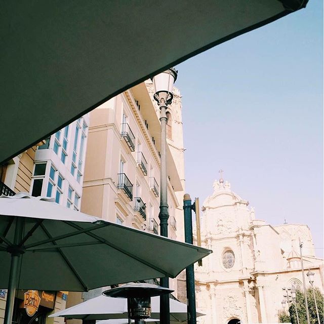 Al final siempre sale el sol, y si puedes disfrutarlo con estas vistas, ¿qué más se puede pedir? Ven a vernos y vive tus #MomentosBertal
#Bertal #breakfast #lunch #dinner #bakery  #coffee #coffeelover #Valencia #sun #sunny #tasty #yummy #foodie #instafood #igersvalencia #lovevalencia #delicious #merienda #comida #zumos #cakes #healthy #foodporn #valenciagram
