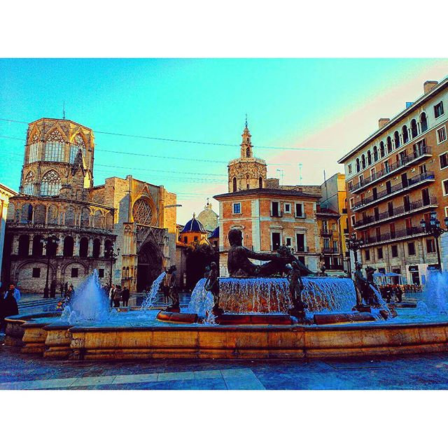 #valenciagram #valencia #valenciaenamora #lovevalencia #estaes_valencia #estaes_espania #igersvalencia #igerscomunitat #megustavalencia #photographs #photographyy #photooftheday #fotografía #fotodeldia #instagramers #instagram #plazadelavirgenvalencia #pedres #turismovalencia #turismoespaña #fuentes #comunidadvalenciana #comunitatvalenciana #valenciabonita #vixcavalencia#visitvalencia #travelingmagazine#travelgram#loves_spain#loves_valencia